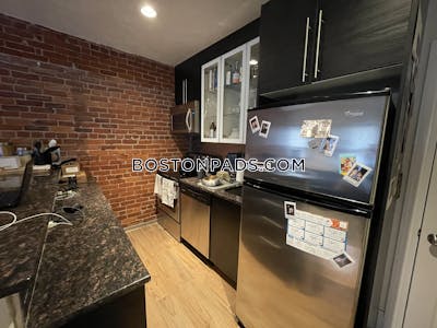 Brookline Modern 1 bed 1 bath available NOW on Beacon St in Brookline!   Coolidge Corner - $2,900