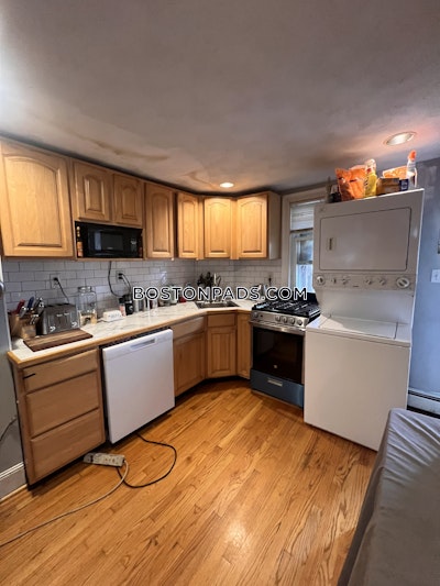 East Boston Excellent Location! 2.5 bed 1 bath available NOW on Bennington St in Boston!  Boston - $2,900
