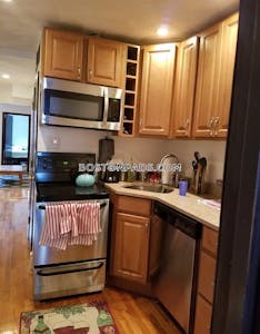 North End Deal Alert! Spacious 2 Bed 1 Bath apartment in Prince St Boston - $3,700