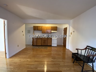Quincy Deal Alert on an Amazing 1 bed Apartment in North Quincy  North Quincy - $2,000