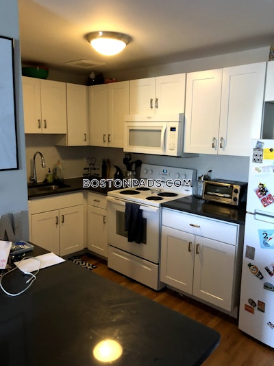 Malden Spacious 1 Bed 1 Bath Apartment Available on Summer Street in Malden!!  - $2,200