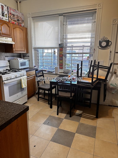 Allston Deal Alert!!! This great 4 bed 2 bat apartment is a most see Boston - $4,050