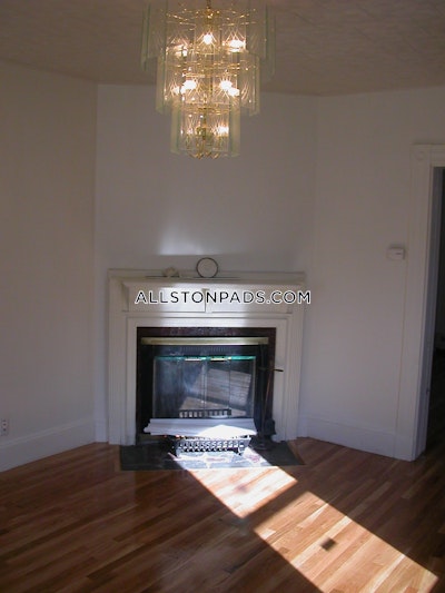 Lower Allston Sunny 6 bed 2.5 bath available 09/01 on Seattle St. Lower Allston! Boston - $6,300