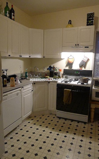 Mission Hill Apartment for rent 3 Bedrooms 1 Bath Boston - $3,300