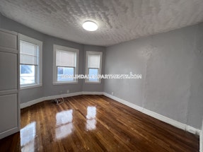 Roslindale Renovated 3 bed 1 bath available 11/1 on Stellman Rd in Roslindale!!  Boston - $2,900