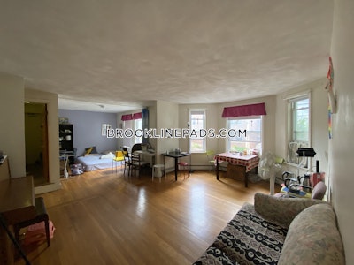 Brookline Apartment for rent 2 Bedrooms 1 Bath  Beaconsfield - $3,375 50% Fee