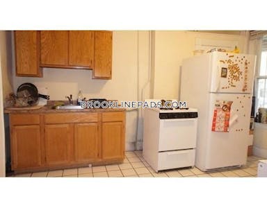 Brookline Great 2 bed 1 bath available 9/1 on Perry St in Somerville!!   Brookline Village - $2,800